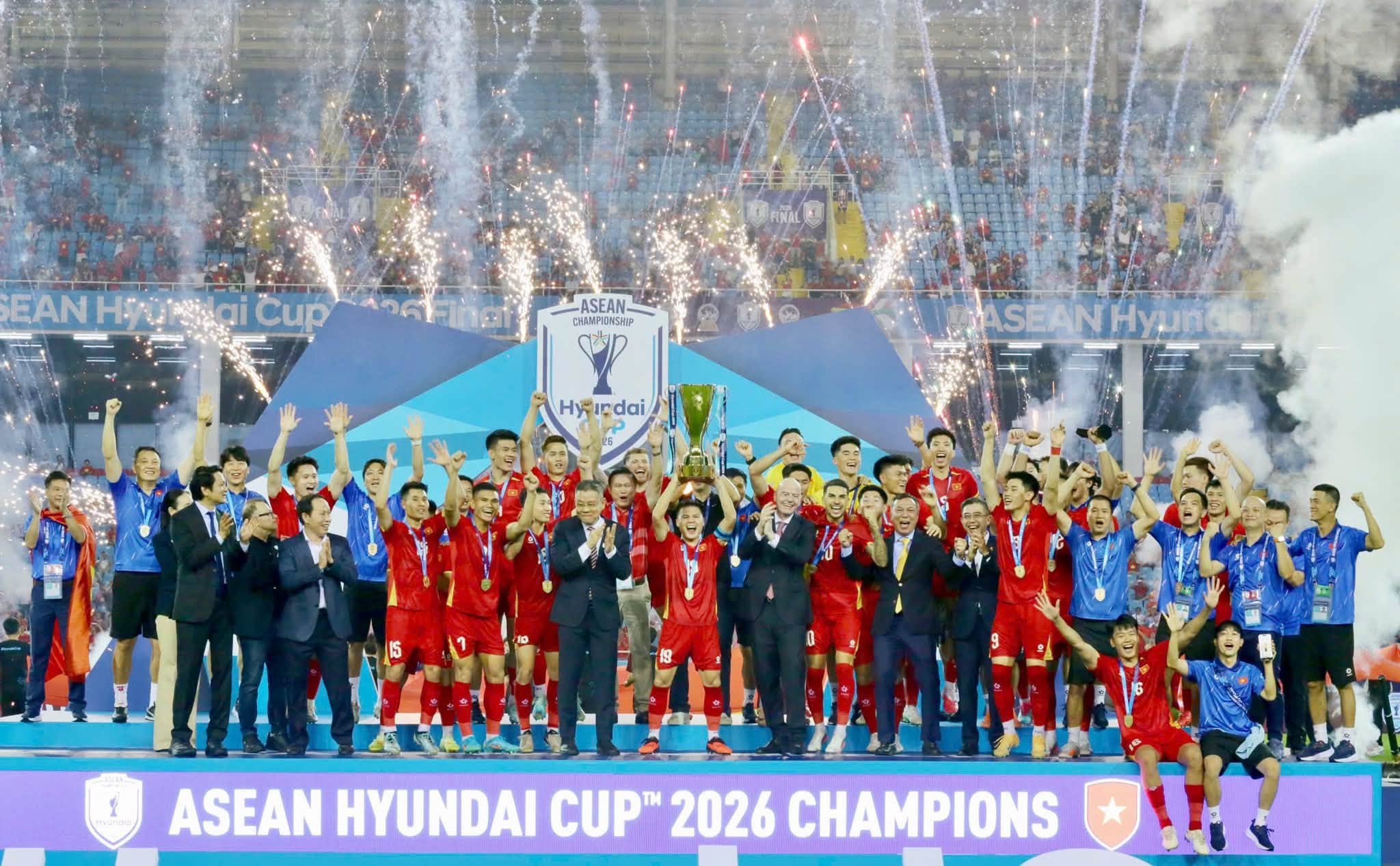 Đội tuyển Việt Nam nâng cúp vô địch ASEAN Hyundai Cup 2026 — Chuối Chiên TV